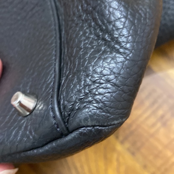 Guia’s Italy Leather Shoulder Bag - Picture 8 of 16